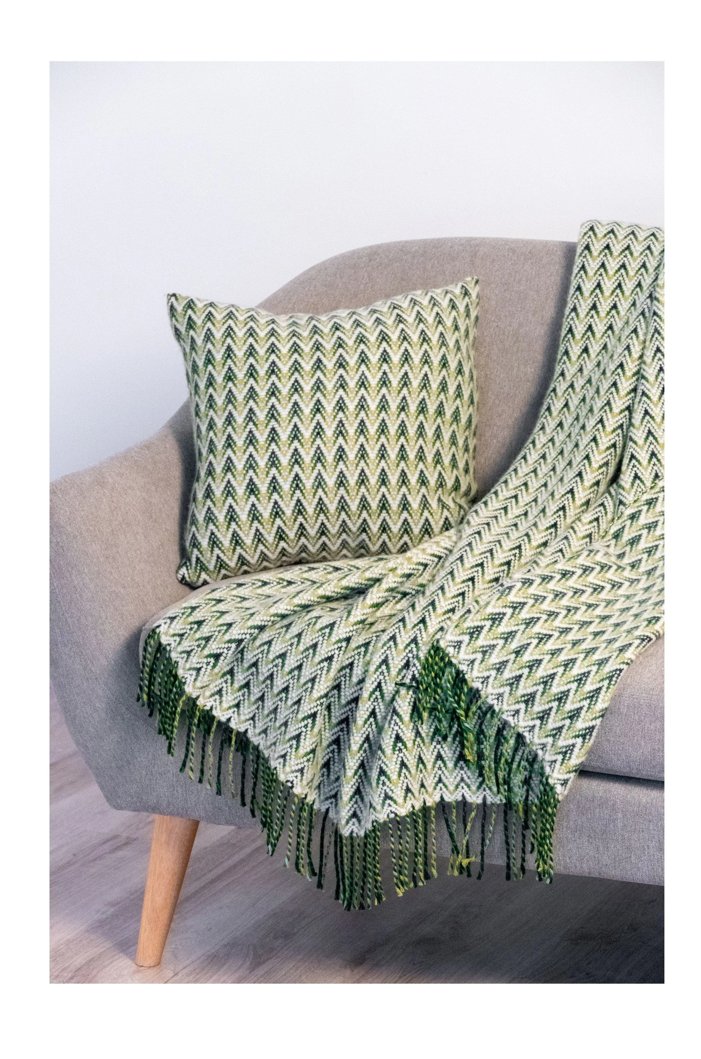 Wave Wool Design blanket throw - Green