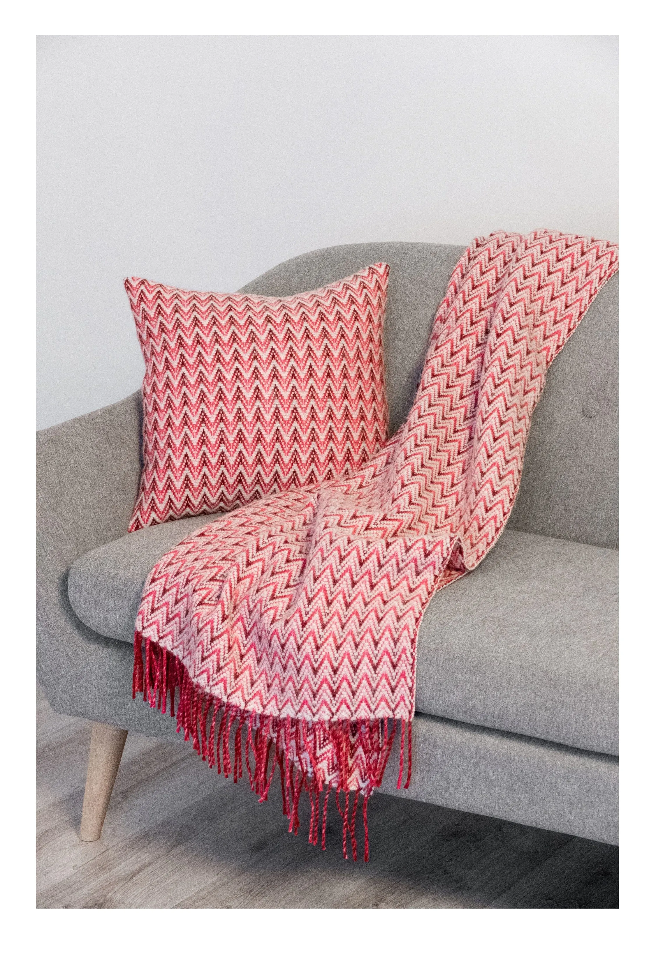 Wave Wool Design blanket throw - Red